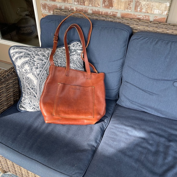 Portland Leather Crossbody Tote Medium - Picture 2 of 11